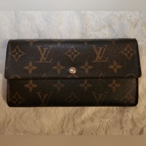 Authentic Louis Vuitton  Sarah Wallet preloved in great condition